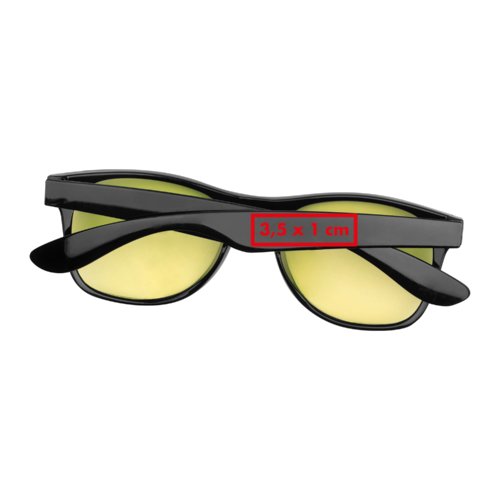 Lunettes de soleil en plastique au design classique.