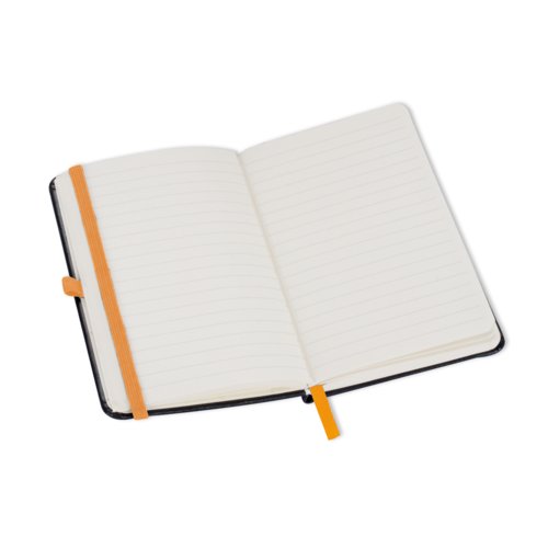 Carnet orange avec fermeture lastique et marque-page.