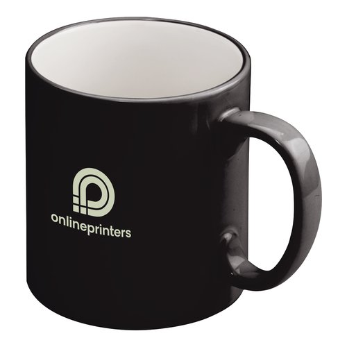 Tasse en cramique noire avec anse.