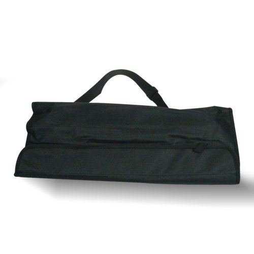 Tablier de barbecue noir en tissu avec tour de cou rglable.