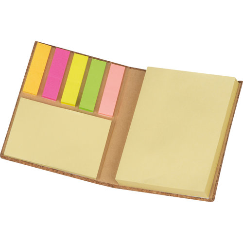Carnet beige en lige avec notes repositionnables et marqueurs.