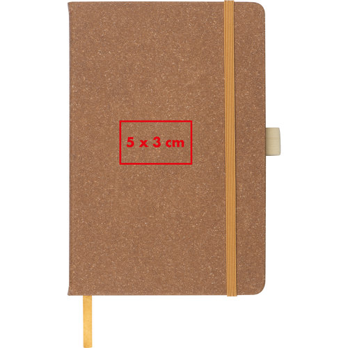 Carnet marron avec fermeture lastique et marque-page.
