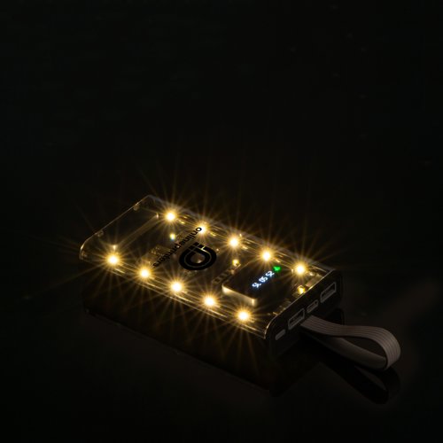 Batterie externe transparente avec ports USB et lumires LED.