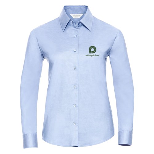 Chemise Oxford bleu clair pour femme avec manches longues et patte de boutonnage.