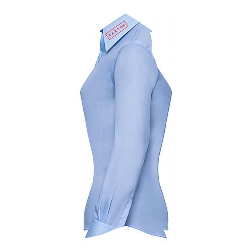 Chemise bleu clair à manches longues et col pour femmes.